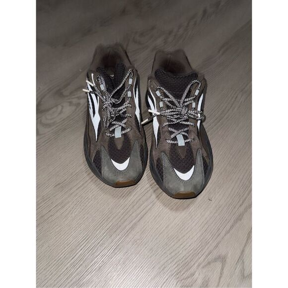 Yeezy 700 Geode V2 - Picture 1 of 3